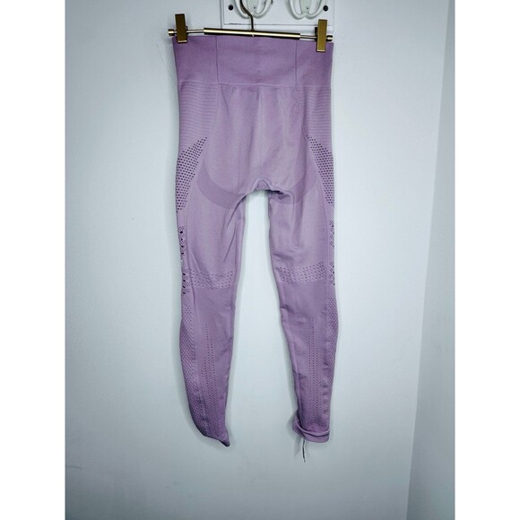 Gymshark Lavender Small Leggings - Gently Used, Dry & Ready for Your Next Small - Picture 5 of 7